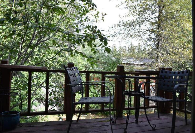 منزل 4 غرف نوم, Exit Glacier Lodge