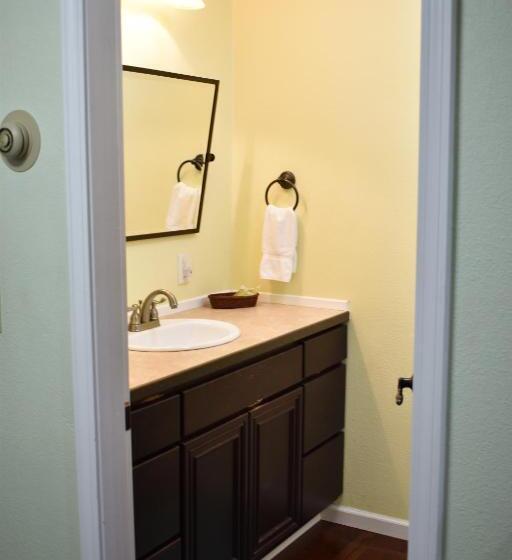 منزل 4 غرف نوم, Exit Glacier Lodge