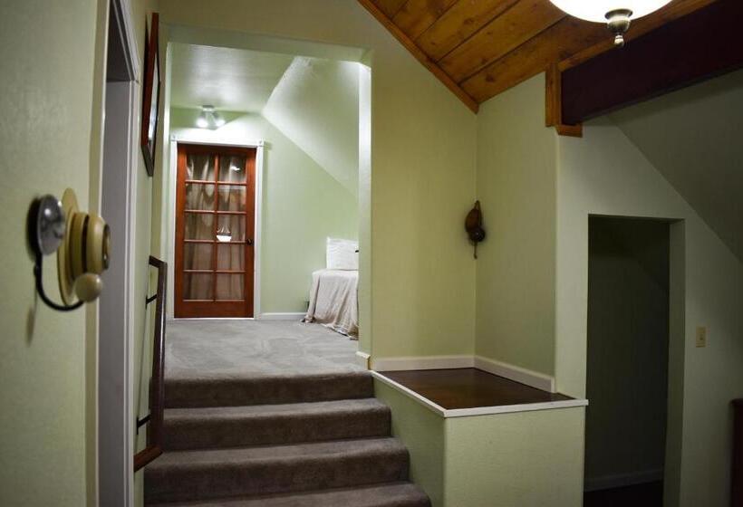 منزل 4 غرف نوم, Exit Glacier Lodge