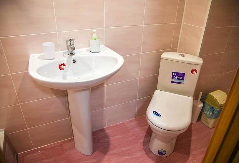 スタンダードトリプルルーム, Mega