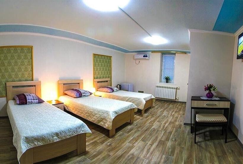 スタンダードトリプルルーム, Mega