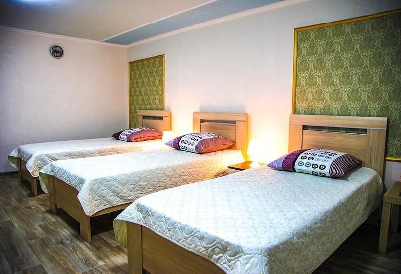 スタンダードトリプルルーム, Mega