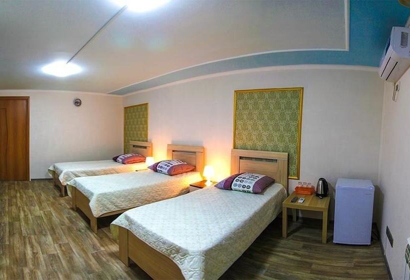 スタンダードトリプルルーム, Mega