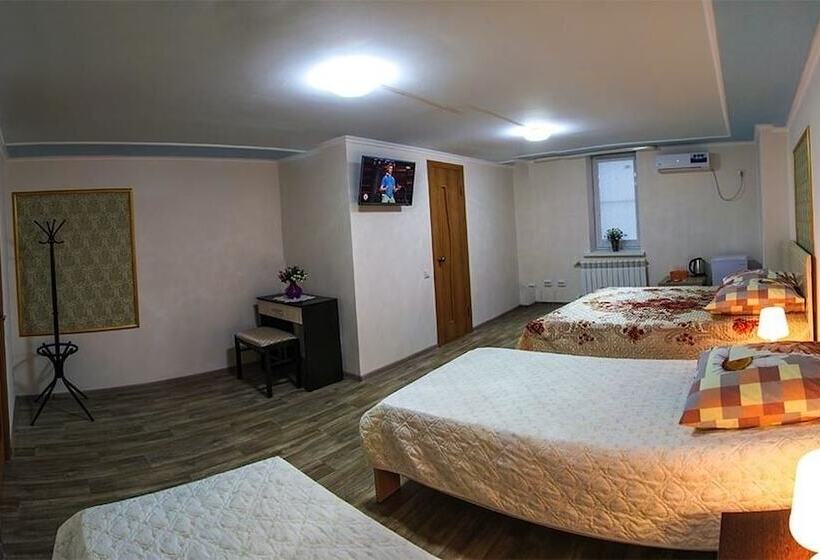 スタンダード４人部屋, Mega