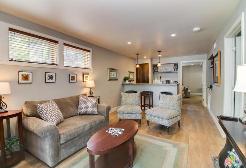 جناح غرفتين نوم, Winchester Inn