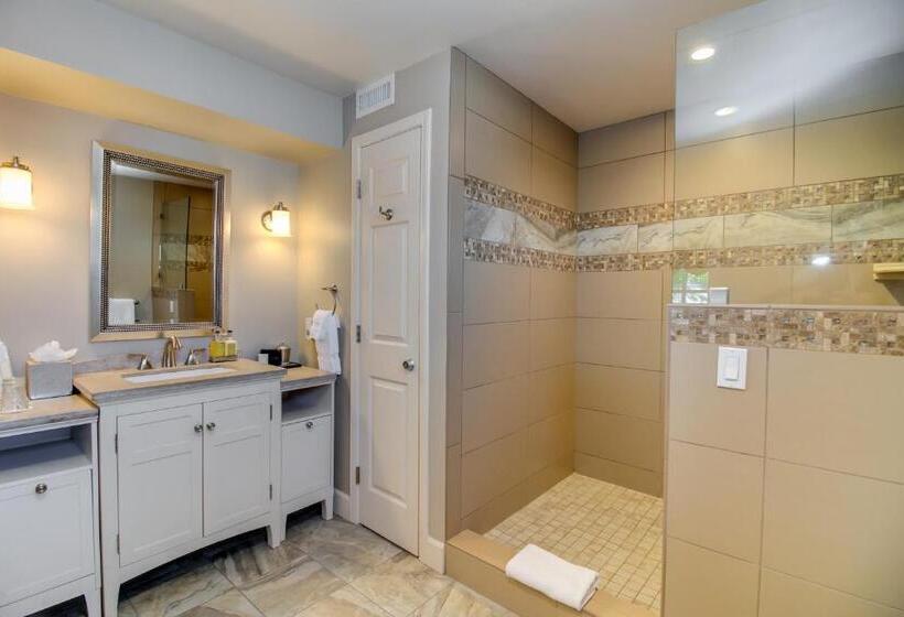 جناح غرفتين نوم, Winchester Inn