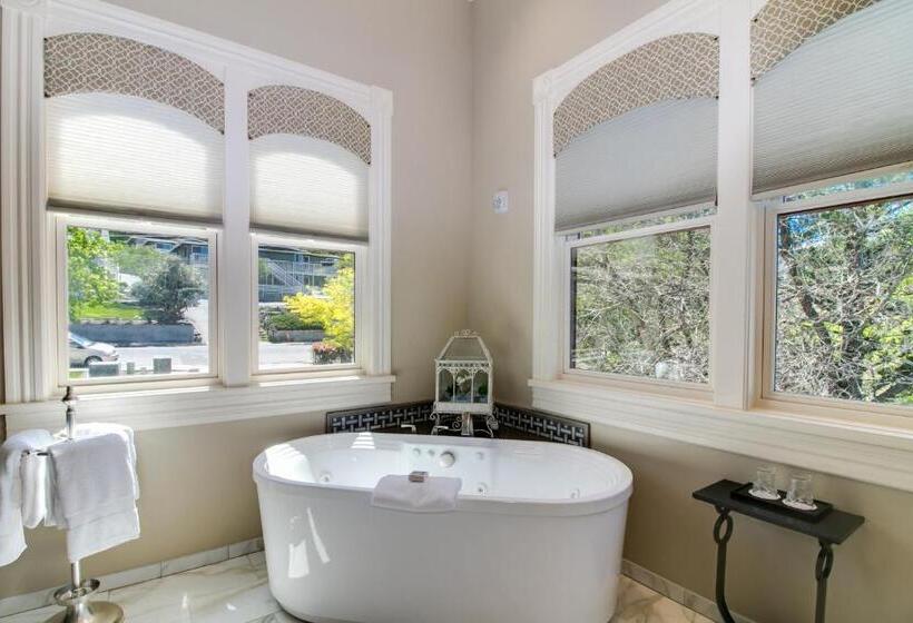 جناح سوبيريور, Winchester Inn