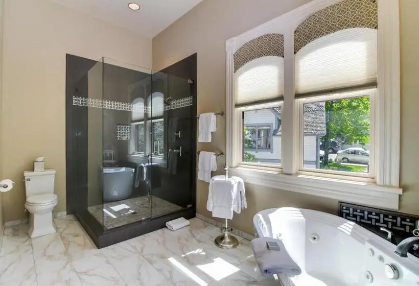 スーペリアースイート, Winchester Inn