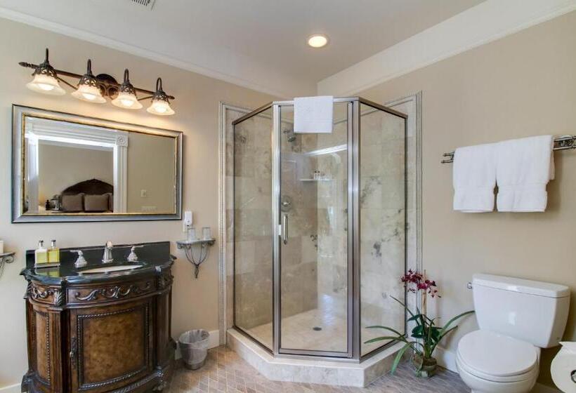 جناح سرير كينج, Winchester Inn