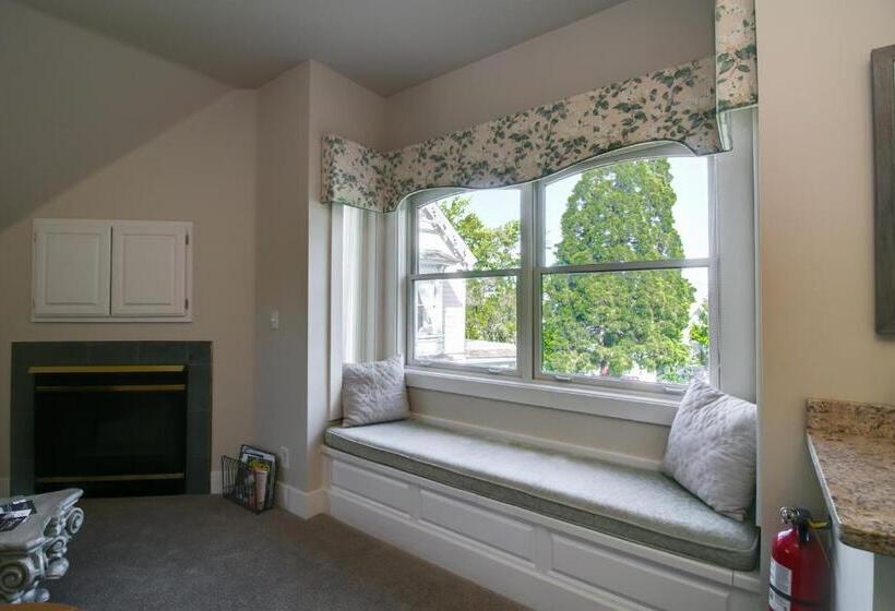 جناح مطلّ علي الحديقة, Winchester Inn