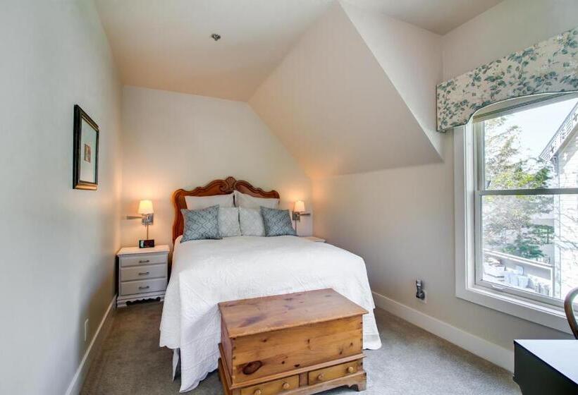 Люкс Вид на Сад, Winchester Inn
