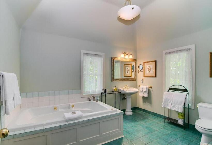 جناح ديلوكس سرير كينج, Winchester Inn