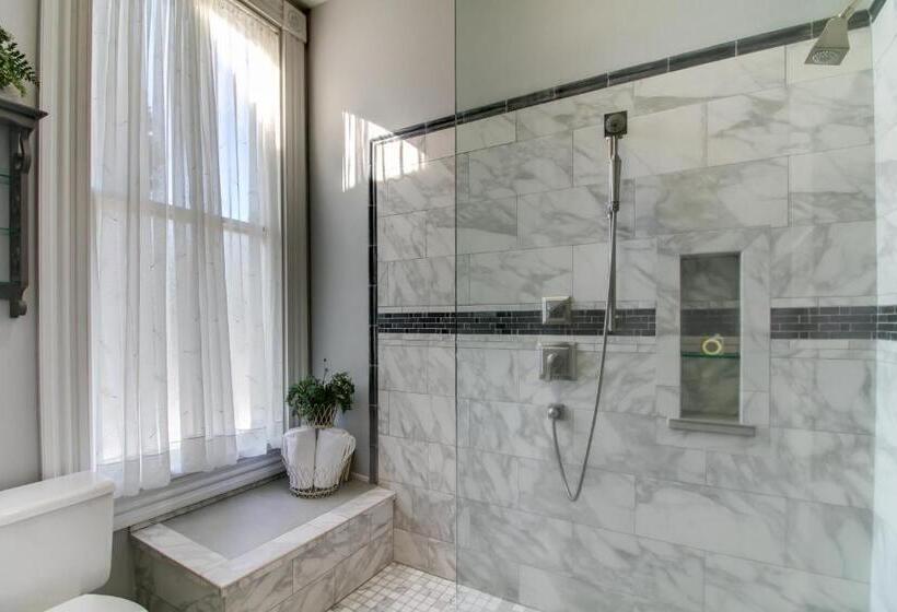 غرفة قياسية, Winchester Inn