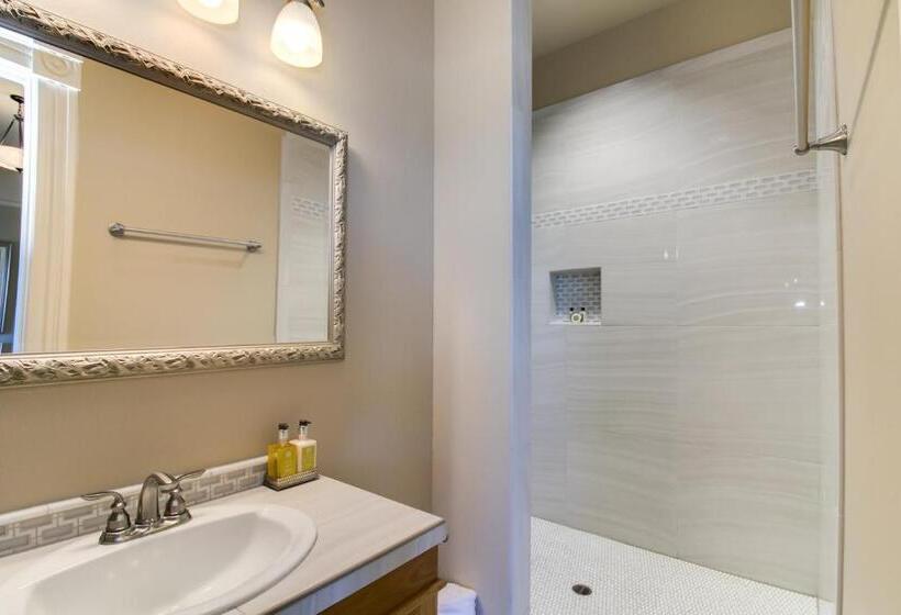 غرفة قياسية سرير كينج, Winchester Inn