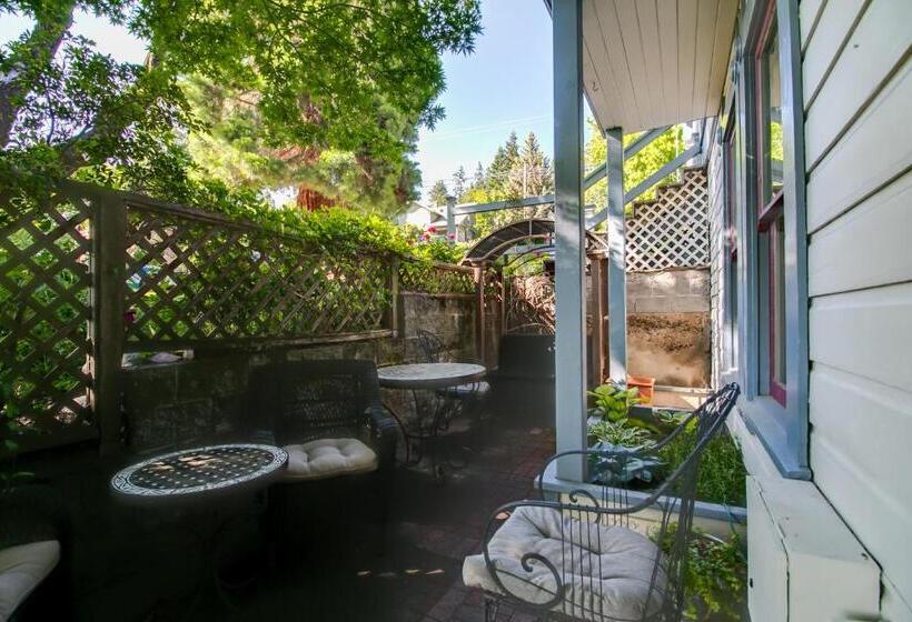 غرفة قياسية, Winchester Inn