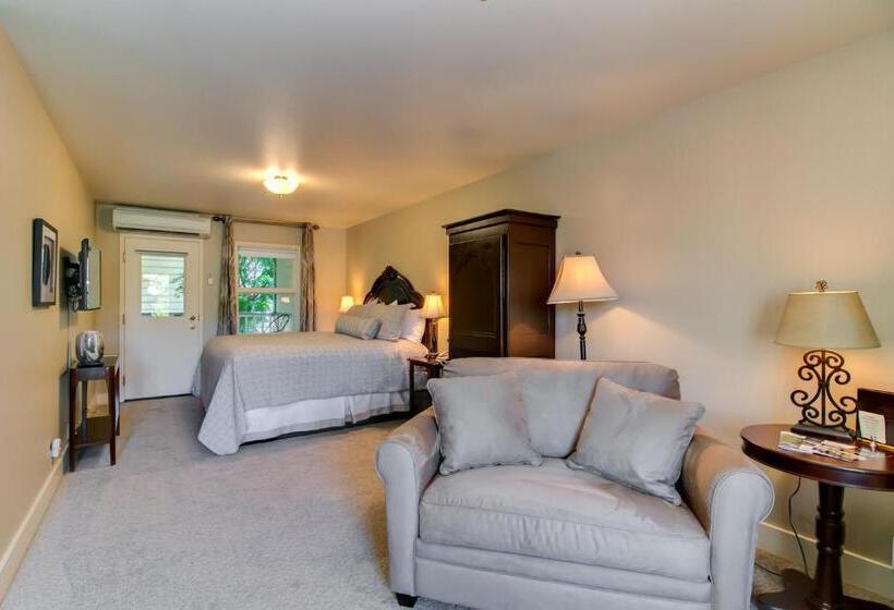 غرفة عائلية, Winchester Inn