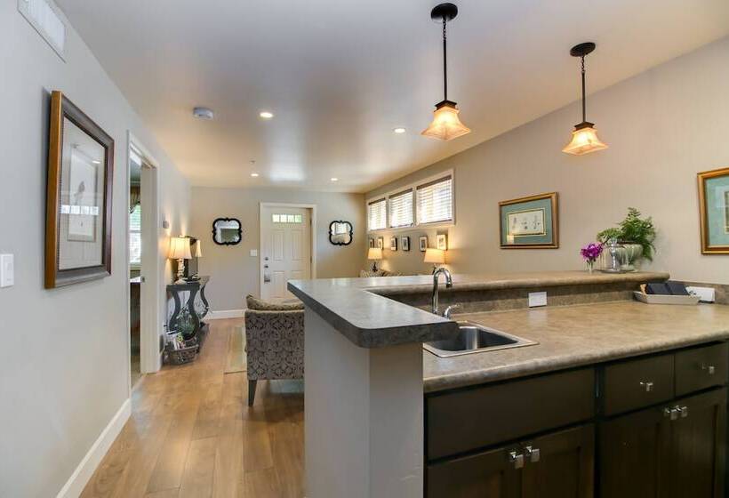 جناح غرفتين نوم, Winchester Inn