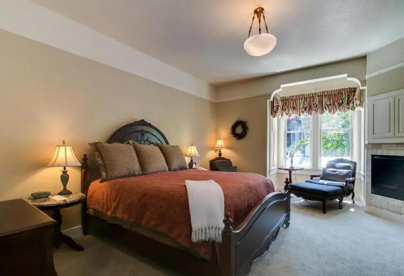 キングサイズベッドのスイートルーム, Winchester Inn
