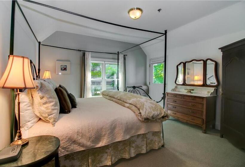 Люкс Deluxe Кровать Кинг, Winchester Inn
