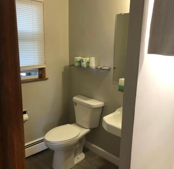 اتاق استاندارد, Parkway Motel