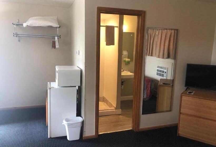 اتاق لوکس, Parkway Motel