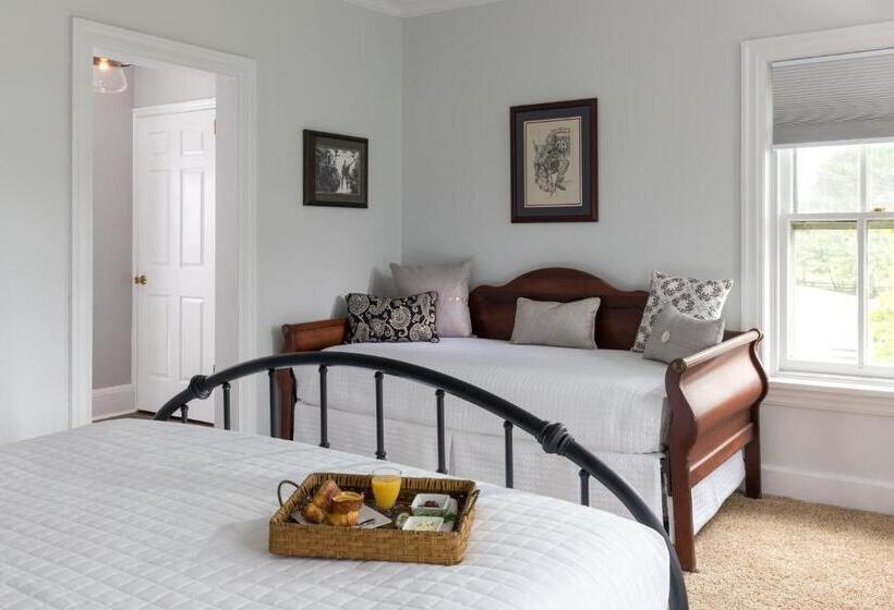 带大床的套房, Pheasant Field Bed And Breakfast