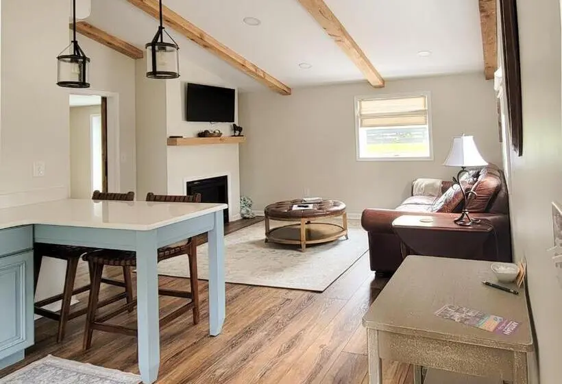 ファミリーステューディオ, Pheasant Field Bed And Breakfast