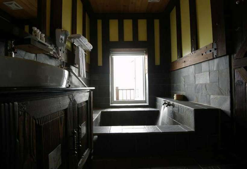 اتاق سوپریور چهار تخته, Stuart Villa