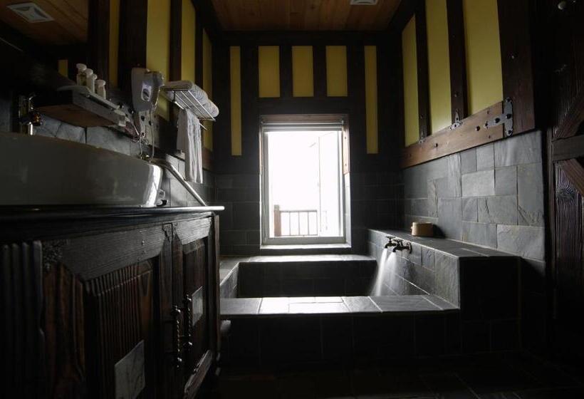 اتاق استاندارد چهار تخته با چشمانداز دریا, Stuart Villa