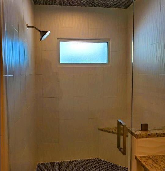 جناح مطل على البحر, The Rivers Edge Motel