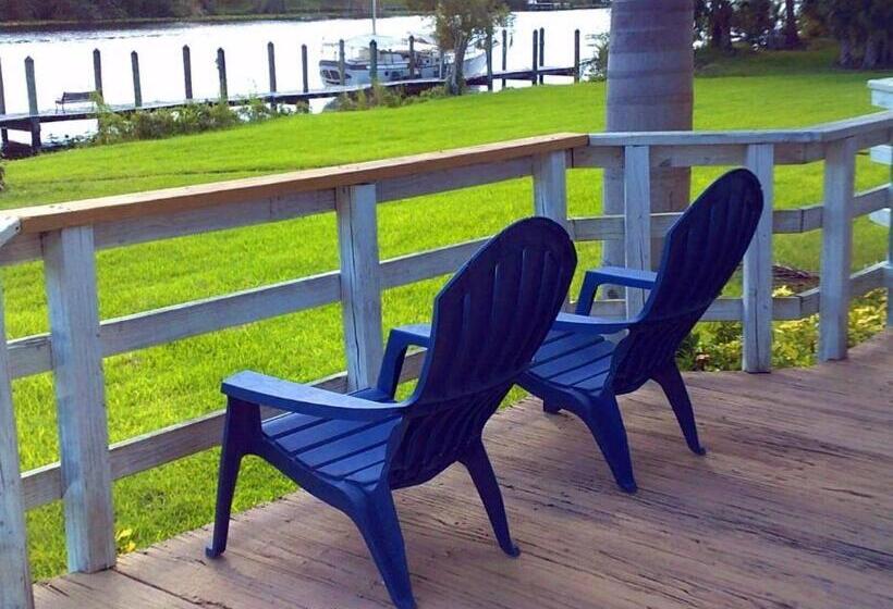 جناح سوبيريور, The Rivers Edge Motel