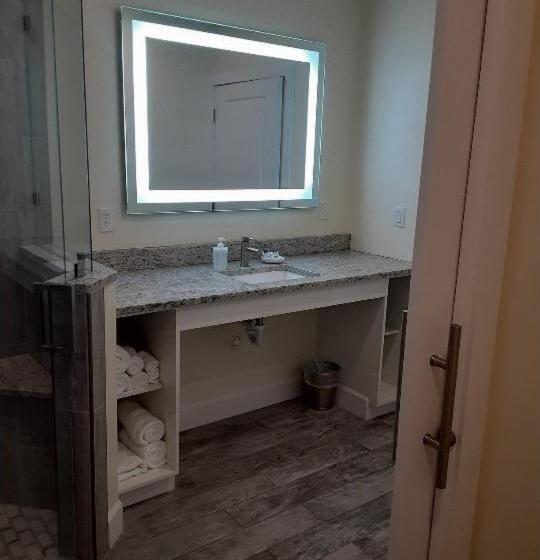 جناح سوبيريور, The Rivers Edge Motel