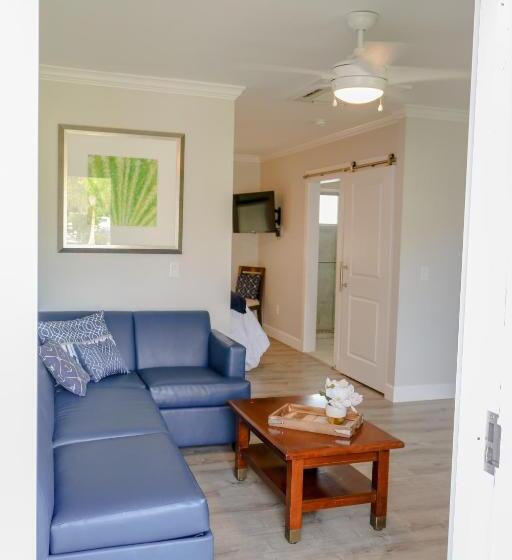 إستوديو قياسى, The Rivers Edge Motel