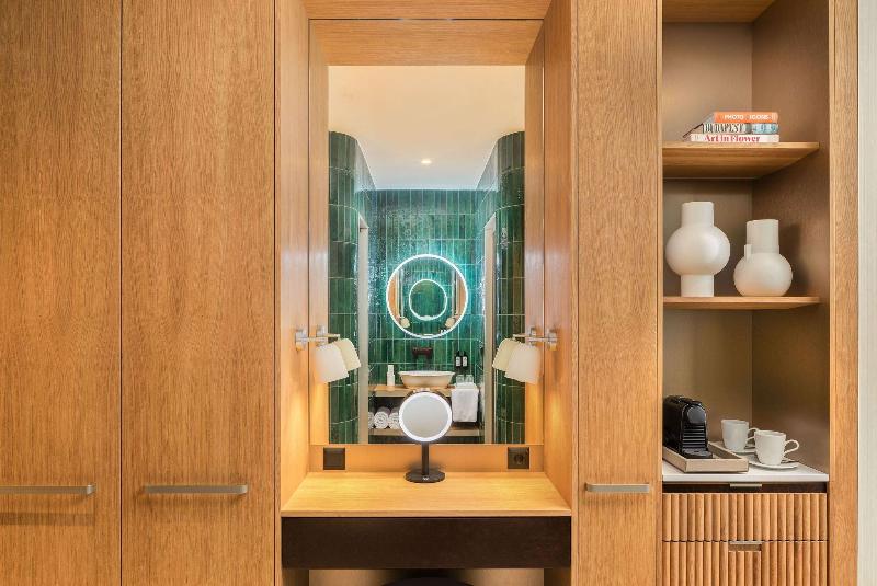 اتاق استاندارد با تخت بزرگ, Kimpton Bem Budapest, An Ihg