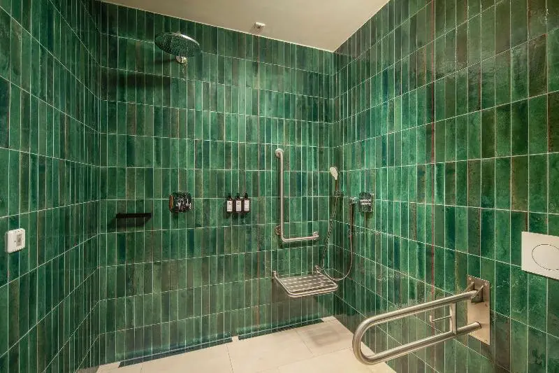 اتاق استاندارد با تخت بزرگ برای معلولان, Kimpton Bem Budapest, An Ihg