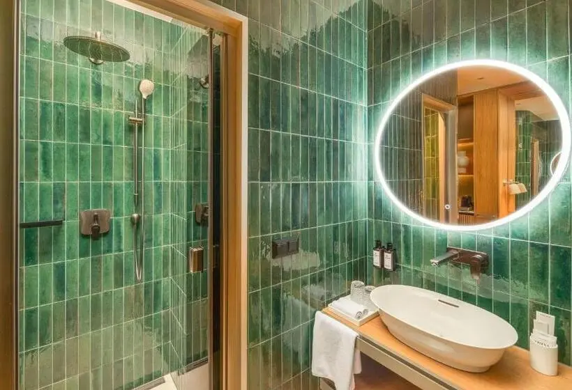 اتاق استاندارد با تخت بزرگ, Kimpton Bem Budapest, An Ihg