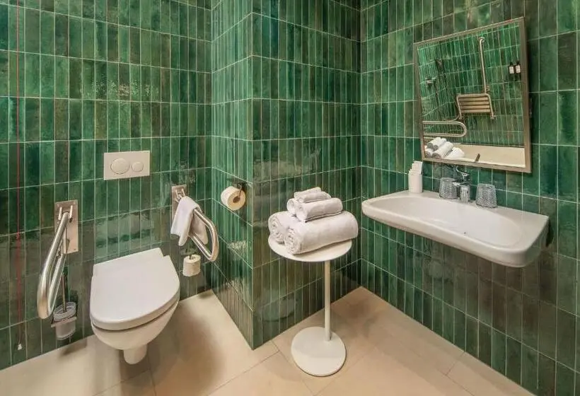 اتاق استاندارد با تخت بزرگ برای معلولان, Kimpton Bem Budapest, An Ihg
