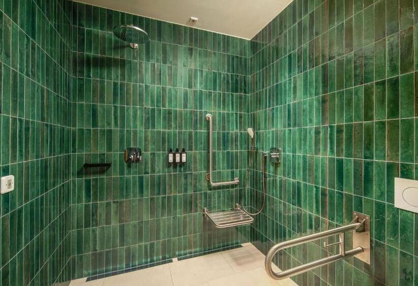 اتاق استاندارد با تخت بزرگ برای معلولان, Kimpton Bem Budapest, An Ihg