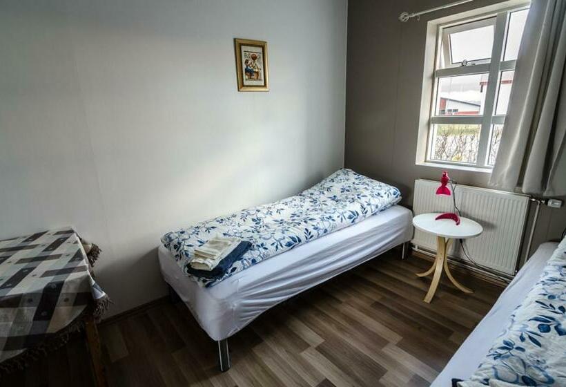 اتاق استاندارد با سرویس بهداشتی مشترک, Dalakot Búdardal