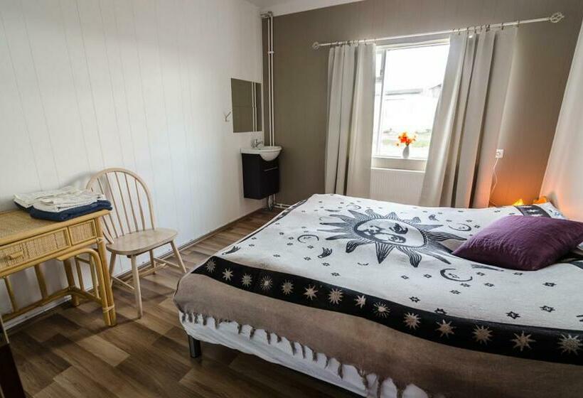 اتاق استاندارد با سرویس بهداشتی مشترک, Dalakot Búdardal