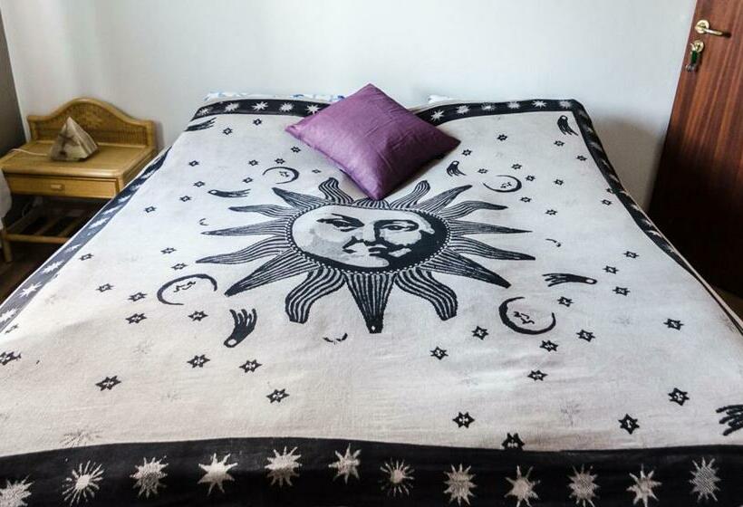 اتاق استاندارد با سرویس بهداشتی مشترک, Dalakot Búdardal