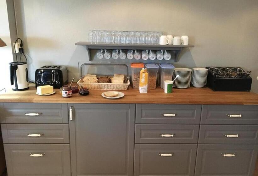 اتاق استاندارد با سرویس بهداشتی مشترک, Dalakot Búdardal