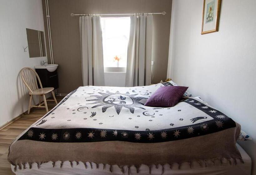 اتاق استاندارد با سرویس بهداشتی مشترک, Dalakot Búdardal