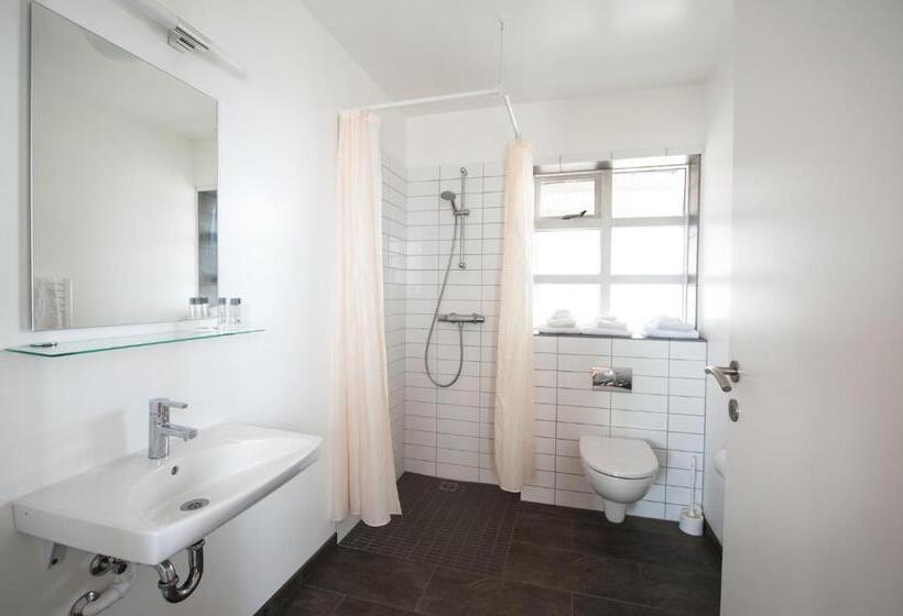 اتاق استاندارد سه نفره, Dalakot Búdardal