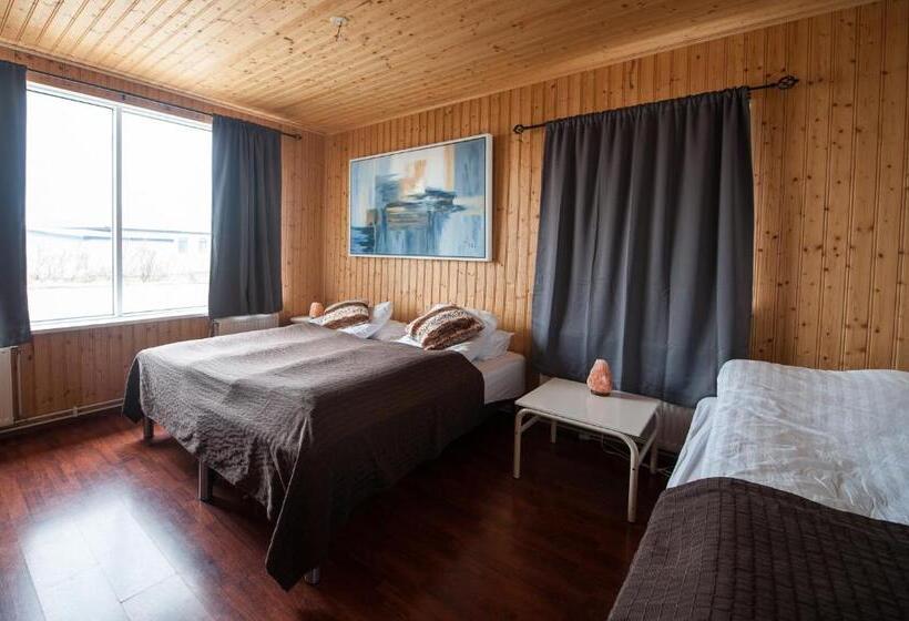 اتاق استاندارد سه نفره, Dalakot Búdardal