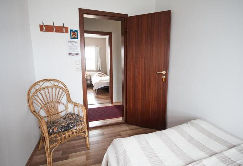 اتاق استاندارد یک تخته با سرویس بهداشتی مشترک, Dalakot Búdardal