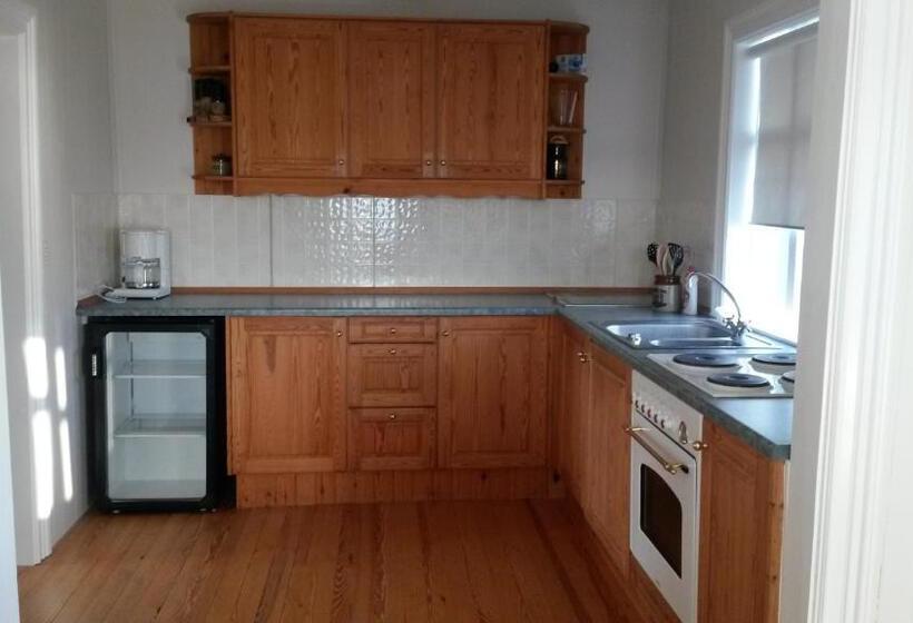 خانه 2 خوابه, Dalakot Búdardal