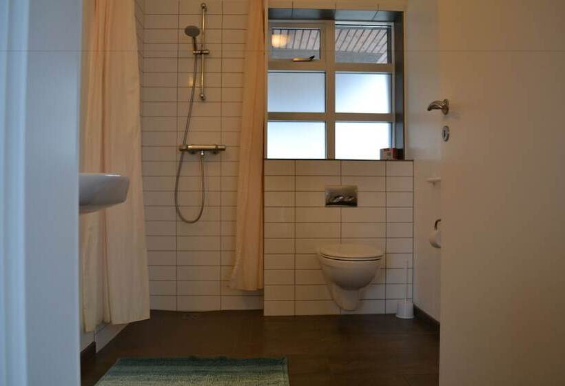 اتاق استاندارد سه نفره, Dalakot Búdardal