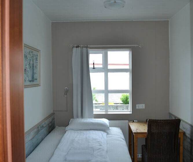 اتاق استاندارد یک تخته با سرویس بهداشتی مشترک, Dalakot Búdardal