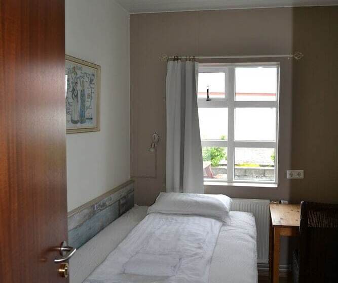 اتاق استاندارد یک تخته با سرویس بهداشتی مشترک, Dalakot Búdardal